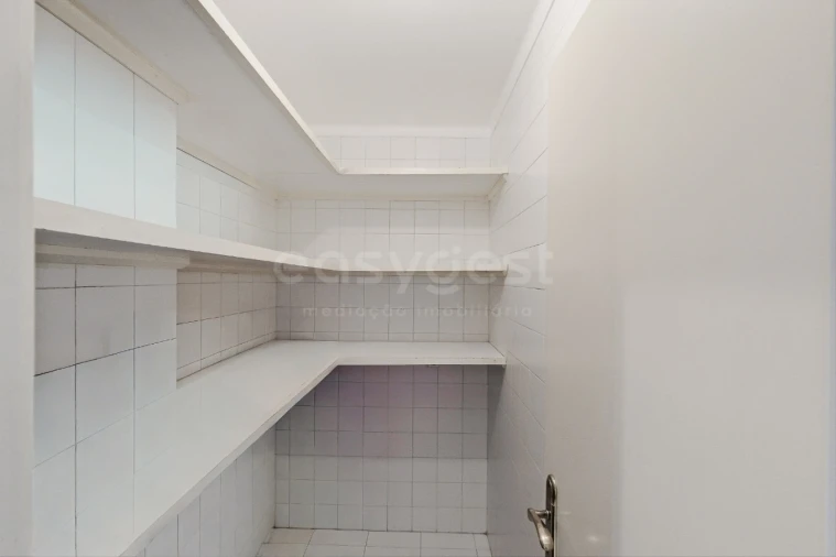 Apartamento T4 para Venda em São Domingos de Benfica Foto 18