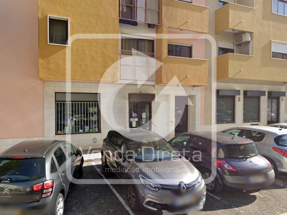 Loja para Venda em Sacavém e Prior Velho Foto 3