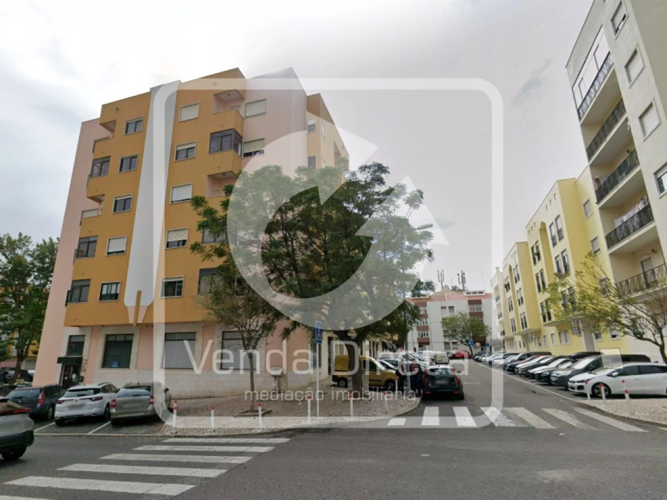 Loja para Venda em Sacavém e Prior Velho Foto 5