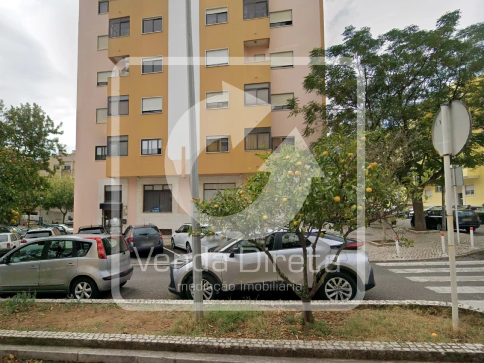 Loja para Venda em Sacavém e Prior Velho Foto 9