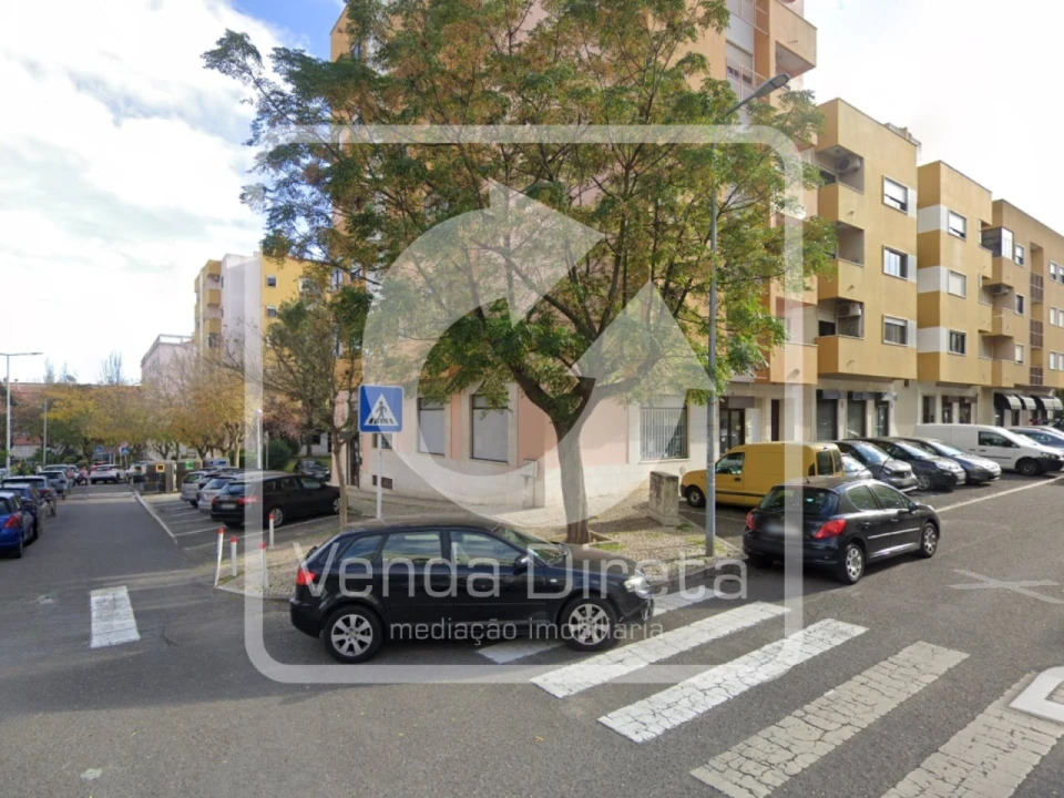 Loja para Venda em Sacavém e Prior Velho Foto 11
