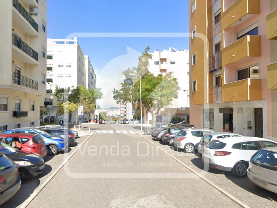 Loja para Venda em Sacavém e Prior Velho Foto 13