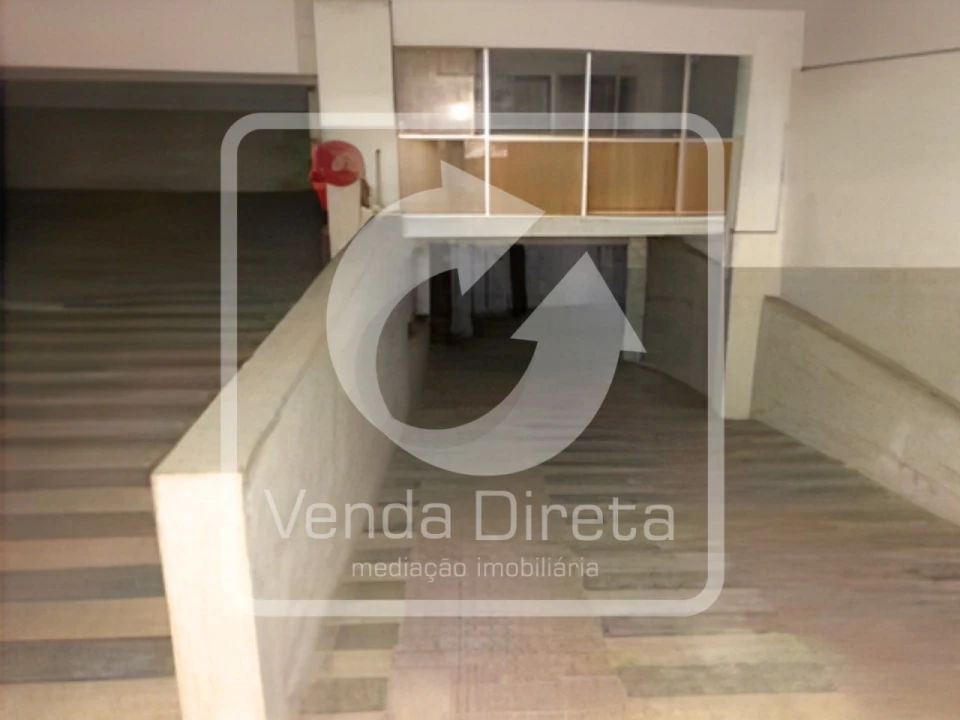 Armazém para Venda em São Domingos de Benfica Foto 2