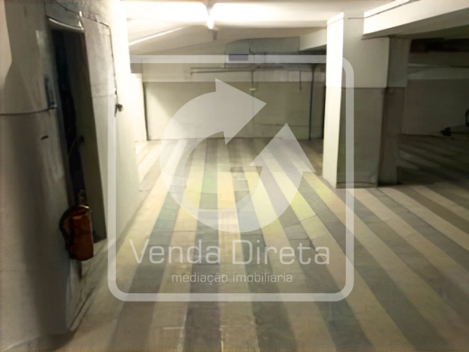 Armazém para Venda em São Domingos de Benfica Foto 14