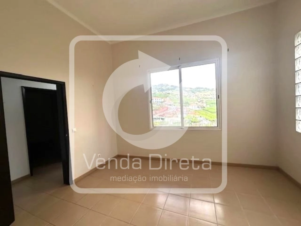 Moradia T3 para Venda em Camara de Lobos Foto 7