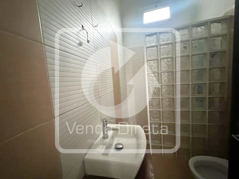 Moradia T3 para Venda em Camara de Lobos Foto 18