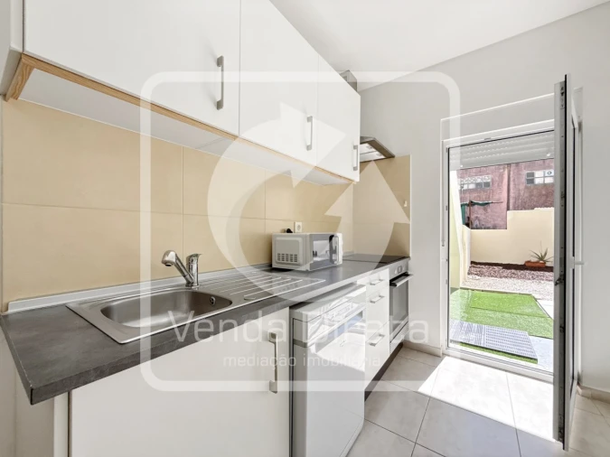 Apartamento T1 para Venda em Camarate, Unhos e Apelação Foto 3