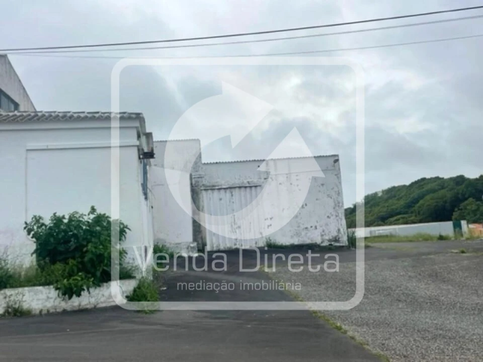 Armazém para Venda em Praia da Vitoria (Santa Cruz) Foto 5