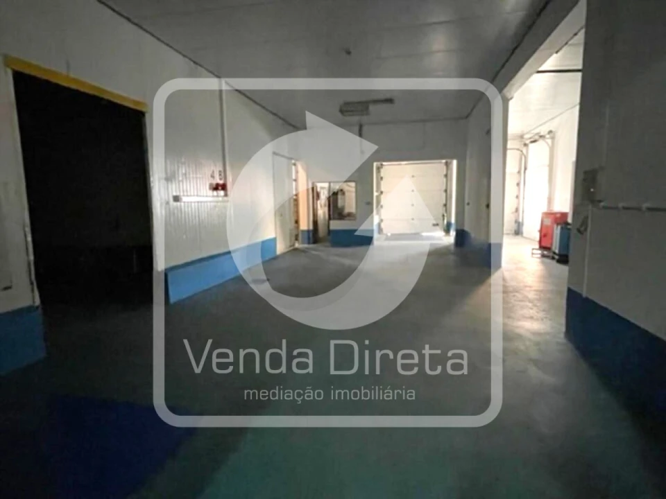 Armazém para Venda em Praia da Vitoria (Santa Cruz) Foto 7