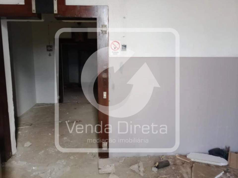 Armazém para Venda em Praia da Vitoria (Santa Cruz) Foto 17