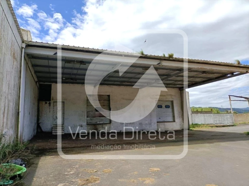 Armazém para Venda em Praia da Vitoria (Santa Cruz) Foto 18