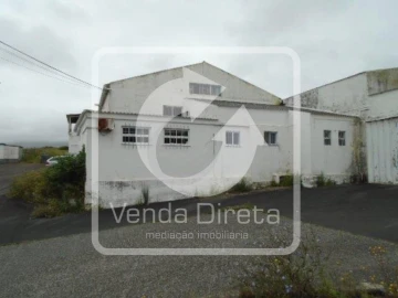 Armazém para Venda em Praia da Vitoria (Santa Cruz)