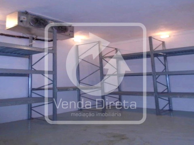Armazém para Venda em Praia da Vitoria (Santa Cruz) Foto 10