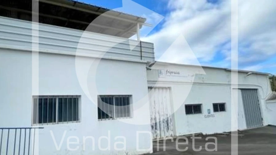 Armazém para Venda em Praia da Vitoria (Santa Cruz)