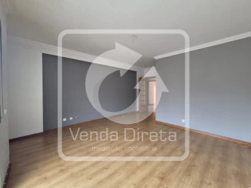Apartamento T2 para Venda em Laranjeiro e Feijó