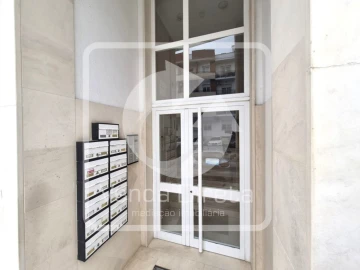 Apartamento T2 para Venda em Laranjeiro e Feijó