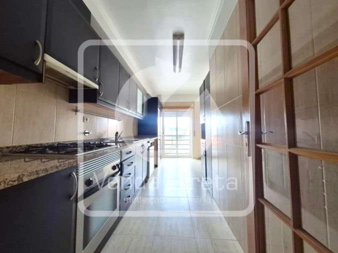 Apartamento T2 para Venda em Laranjeiro e Feijó Foto 2
