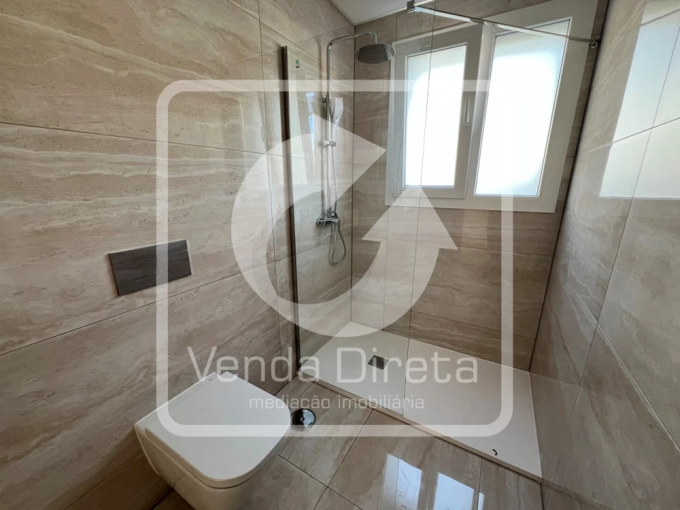 Moradia T4 para Venda em Fernao Ferro Foto 8