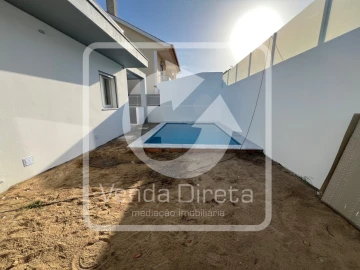 Moradia T4 para Venda em Fernao Ferro