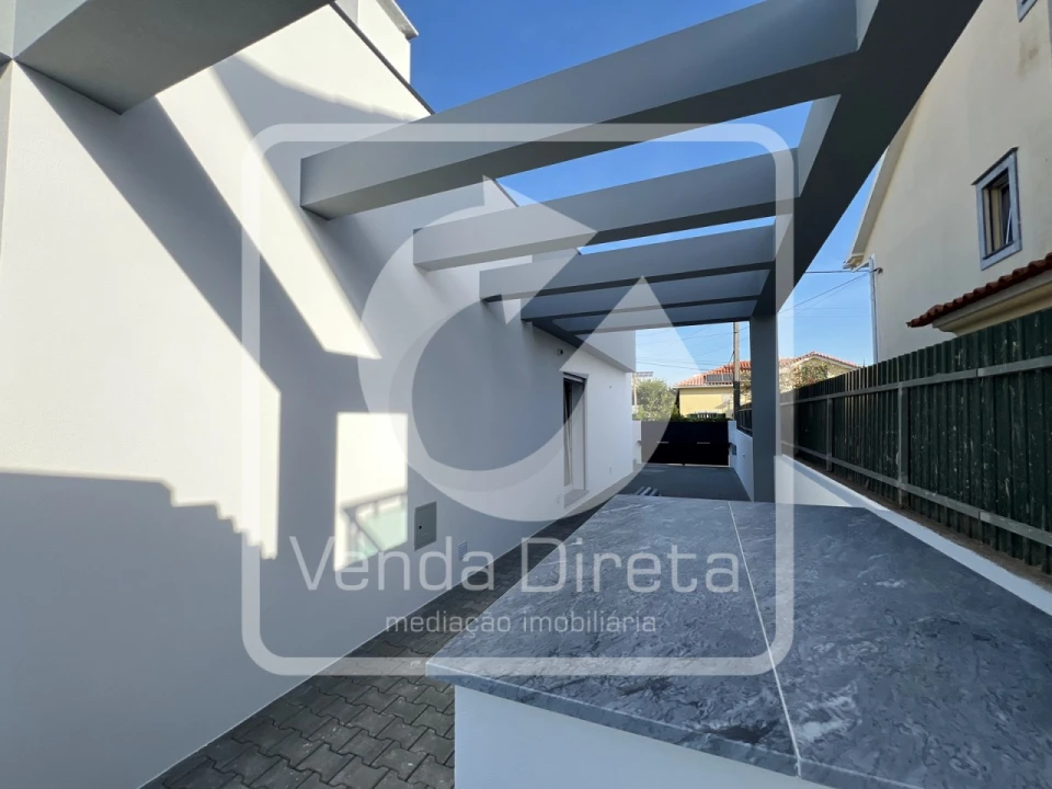 Moradia T4 para Venda em Fernao Ferro Foto 23