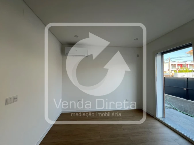 Moradia T4 para Venda em Fernao Ferro Foto 17