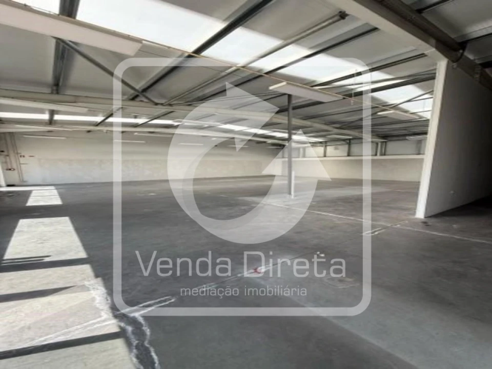 Armazém para Venda em Vila Franca das Naves e Feital Foto 1