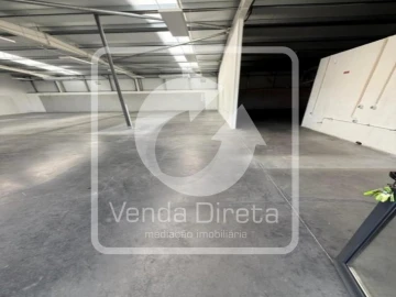 Armazém para Venda em Vila Franca das Naves e Feital