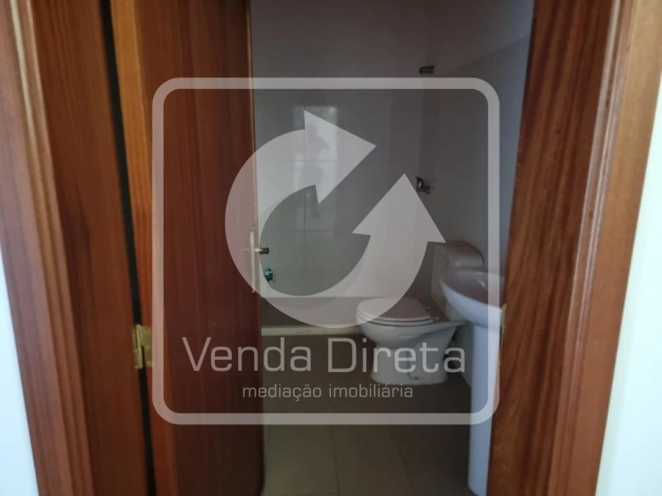Armazém para Venda em Vilarinho do Bairro Foto 9