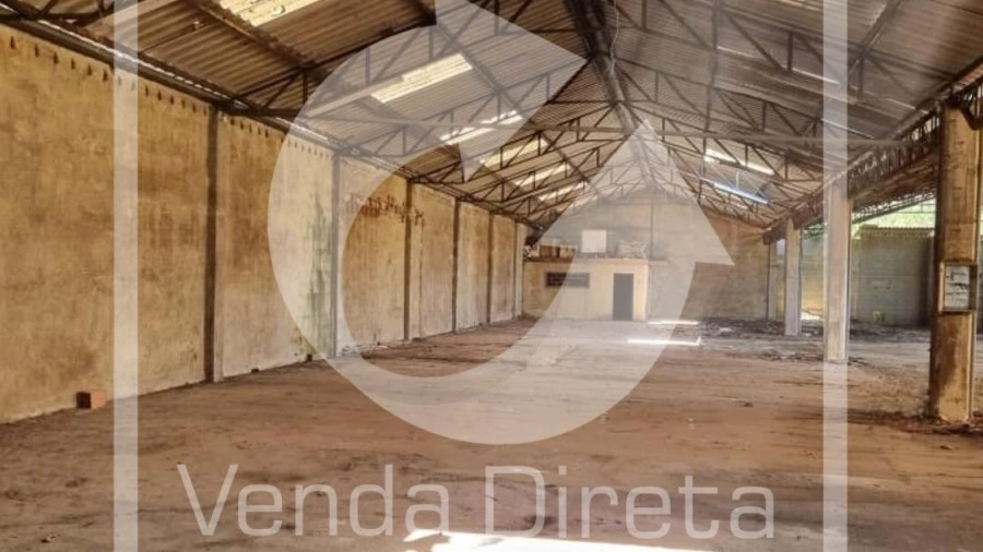 Armazém para Venda em Vilarinho do Bairro