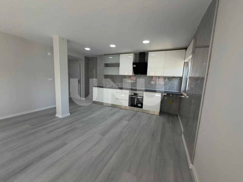 Apartamento T2 para Venda em Corroios Foto 2