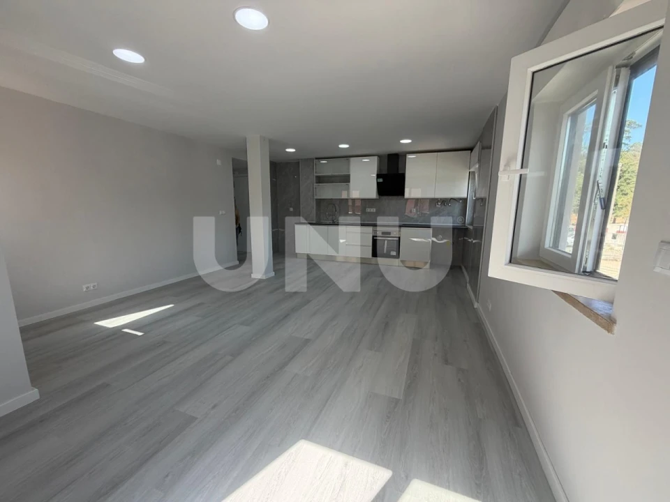 Apartamento T2 para Venda em Corroios Foto 1