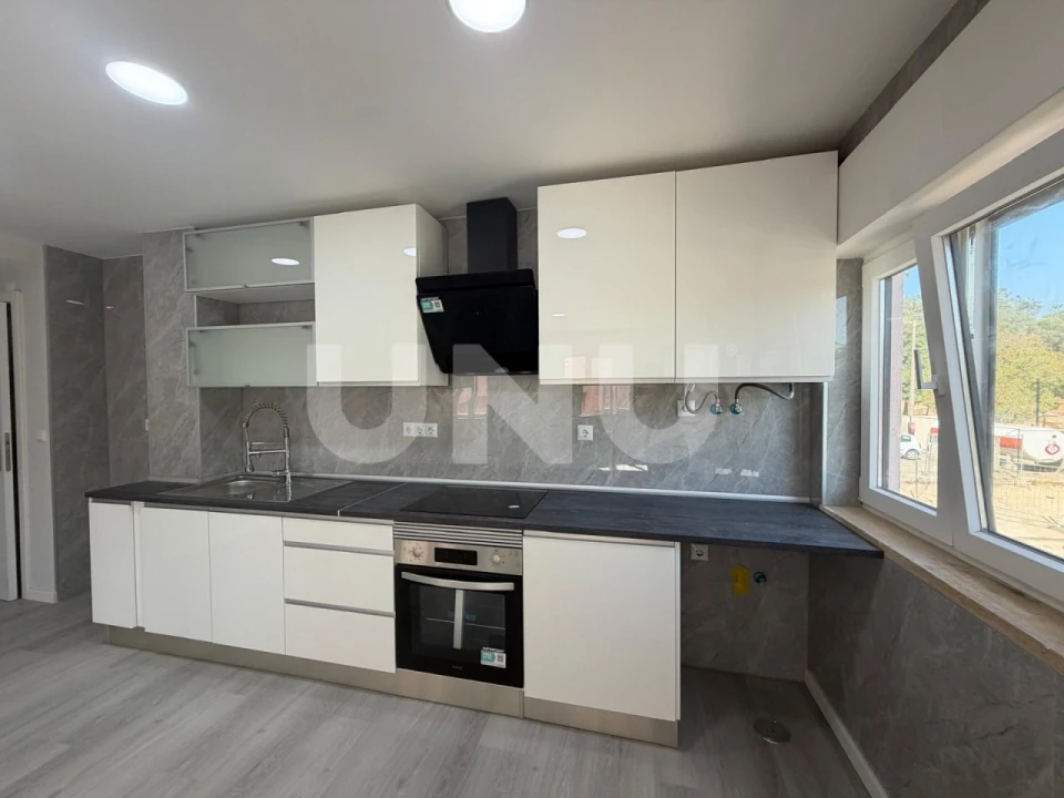 Apartamento T2 para Venda em Corroios Foto 3