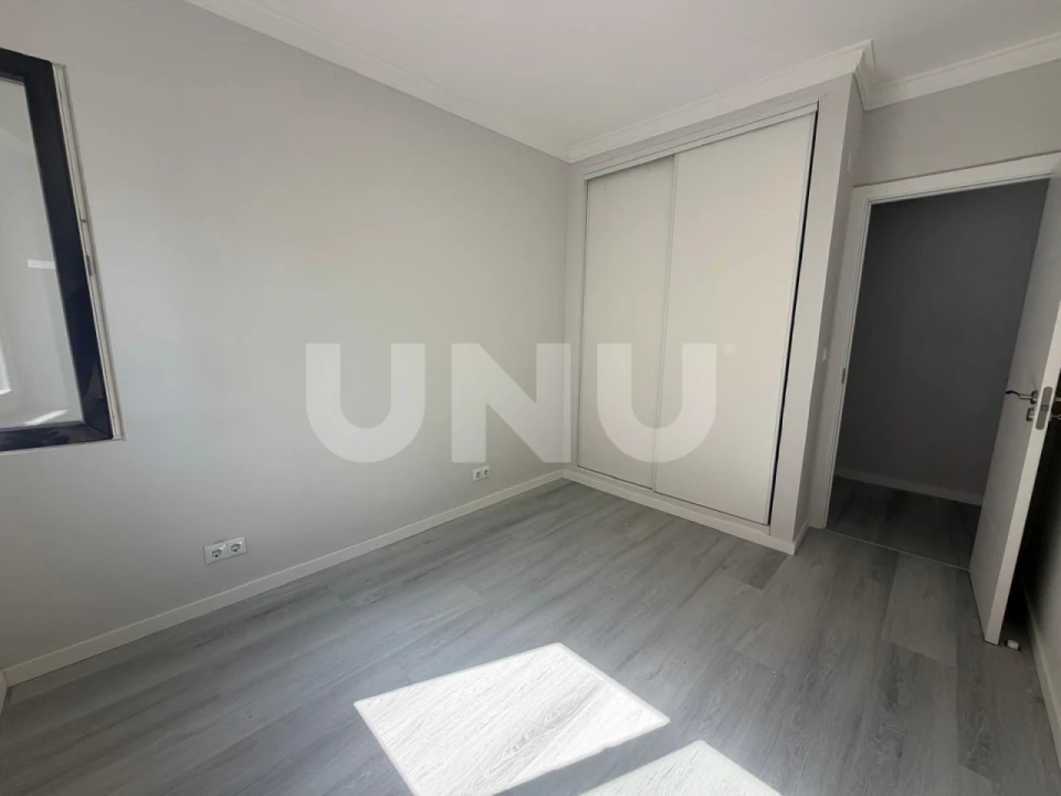 Apartamento T2 para Venda em Corroios Foto 9
