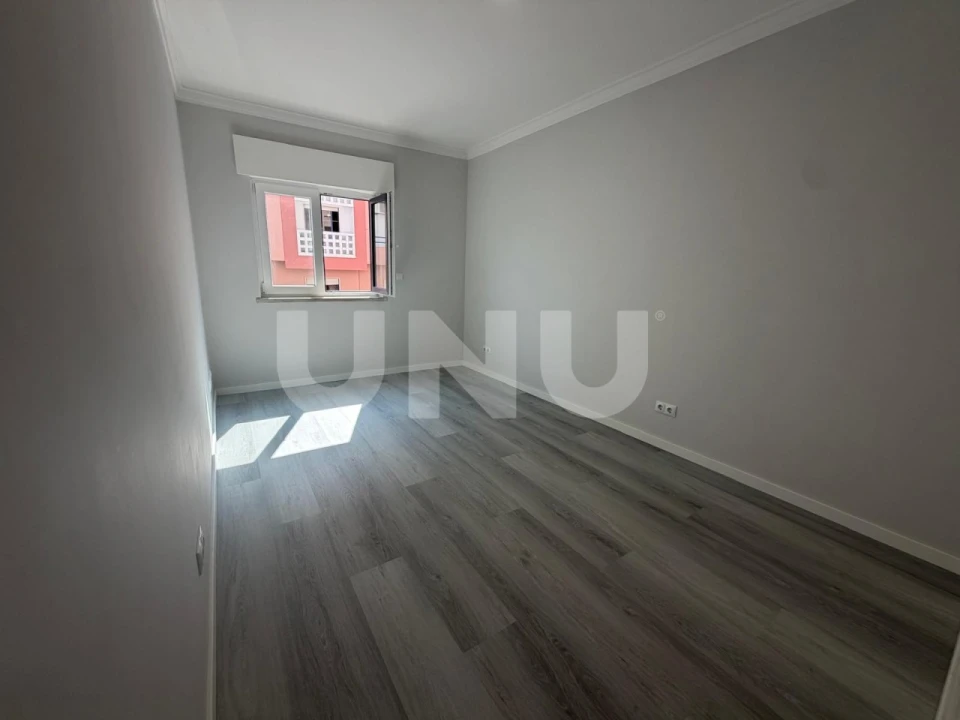 Apartamento T2 para Venda em Corroios Foto 11