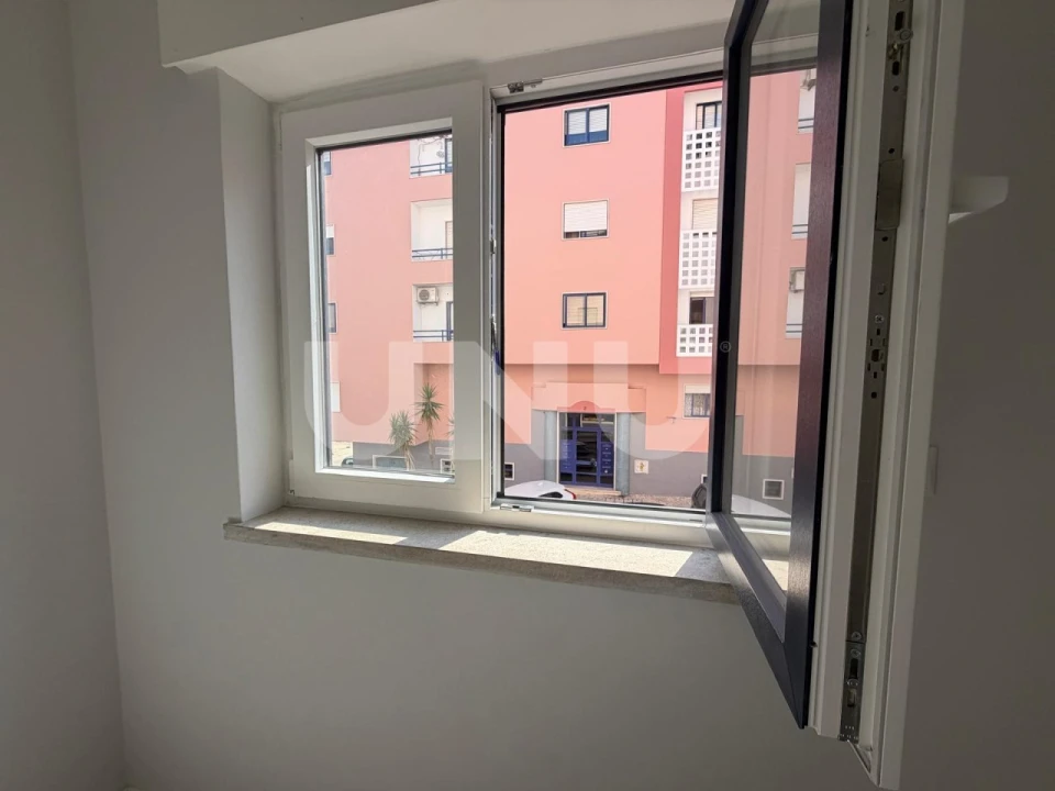 Apartamento T2 para Venda em Corroios Foto 12