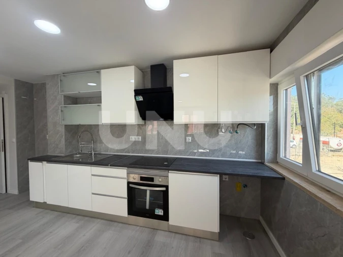 Apartamento T2 para Venda em Corroios Foto 3