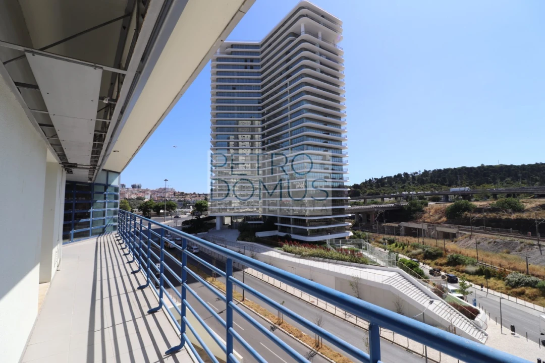 Apartamento T3 para Venda em Campolide Foto 9