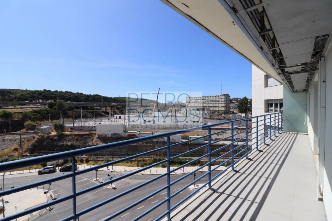 Apartamento T3 para Venda em Campolide Foto 11