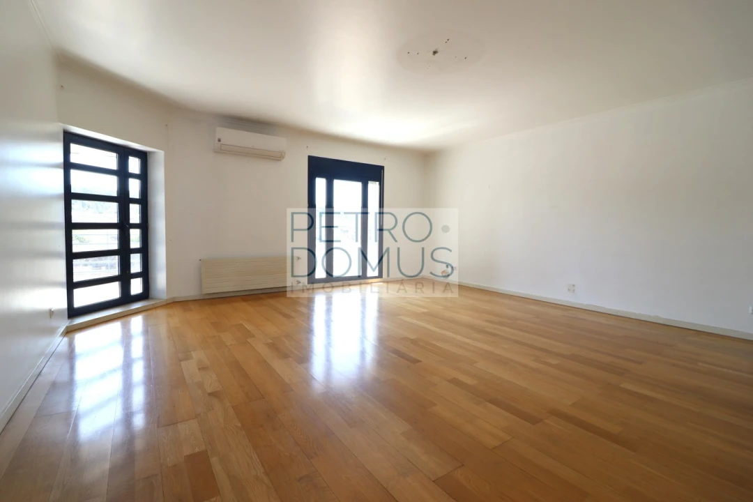Apartamento T3 para Venda em Campolide Foto 13