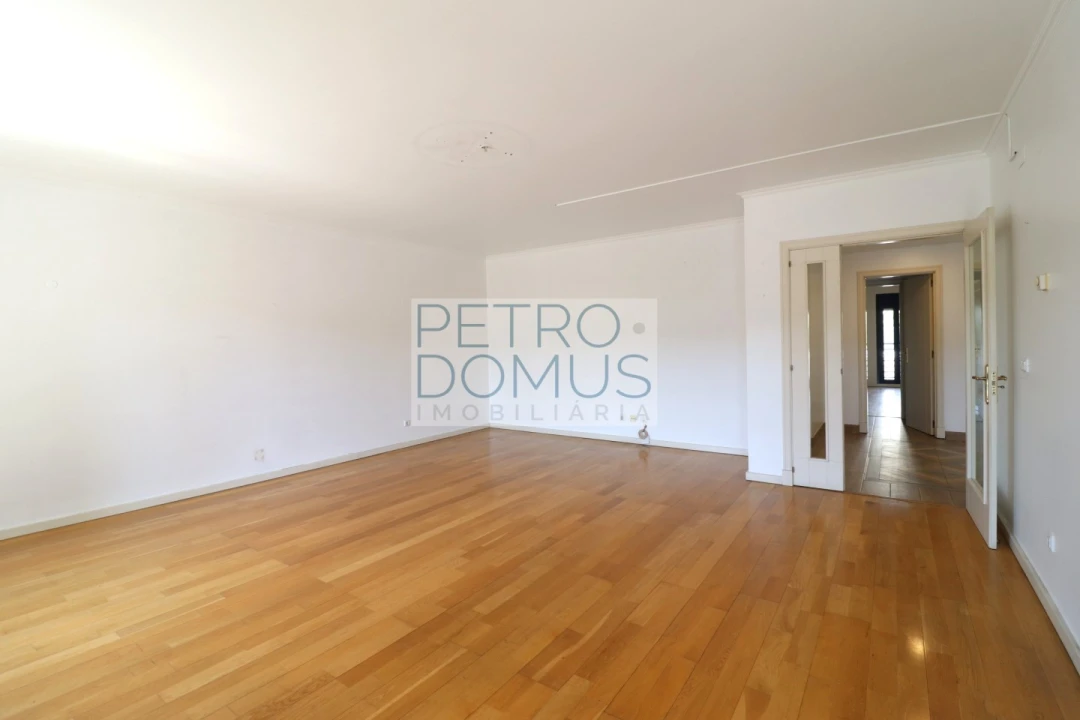 Apartamento T3 para Venda em Campolide Foto 14