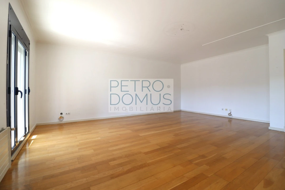 Apartamento T3 para Venda em Campolide Foto 15