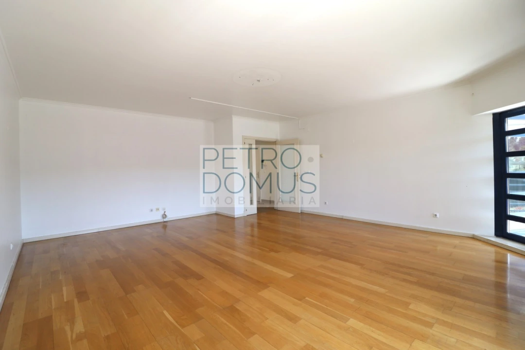 Apartamento T3 para Venda em Campolide Foto 16