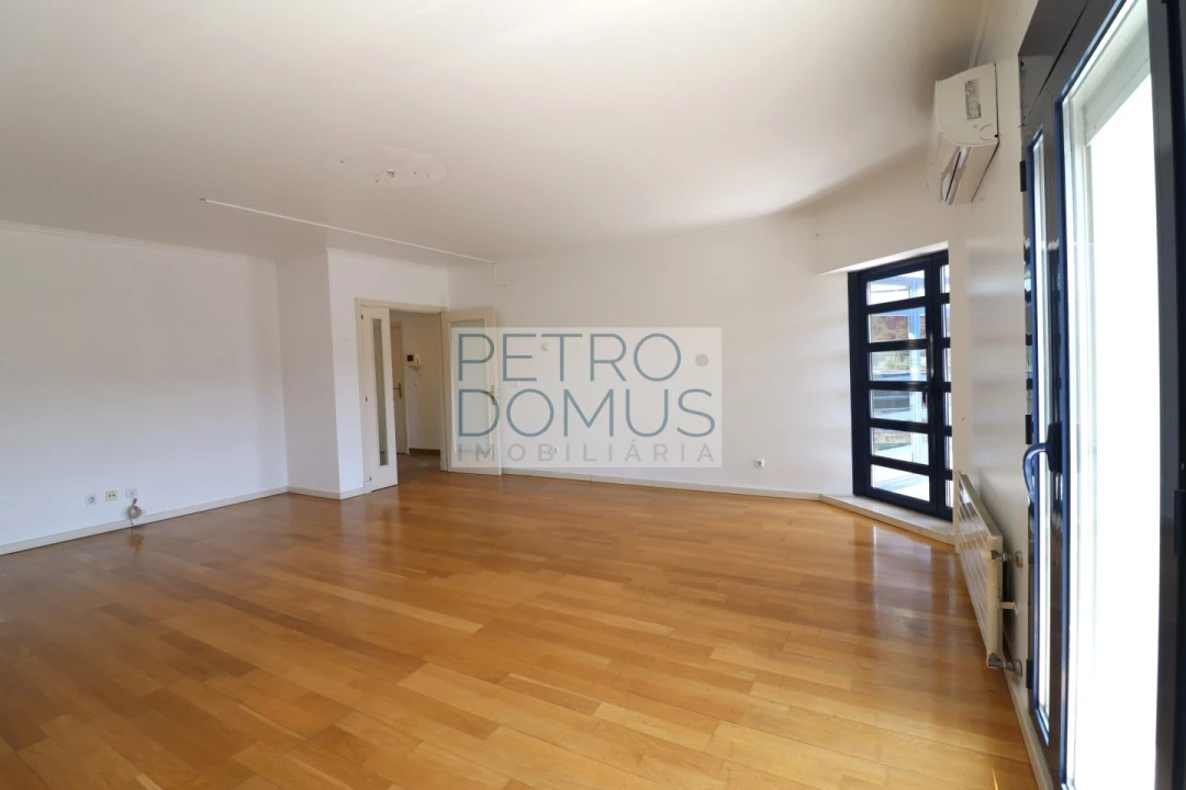 Apartamento T3 para Venda em Campolide Foto 17