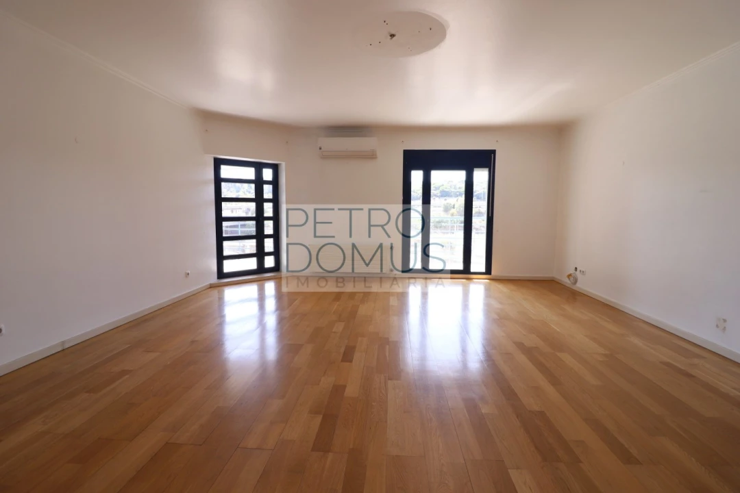 Apartamento T3 para Venda em Campolide Foto 19