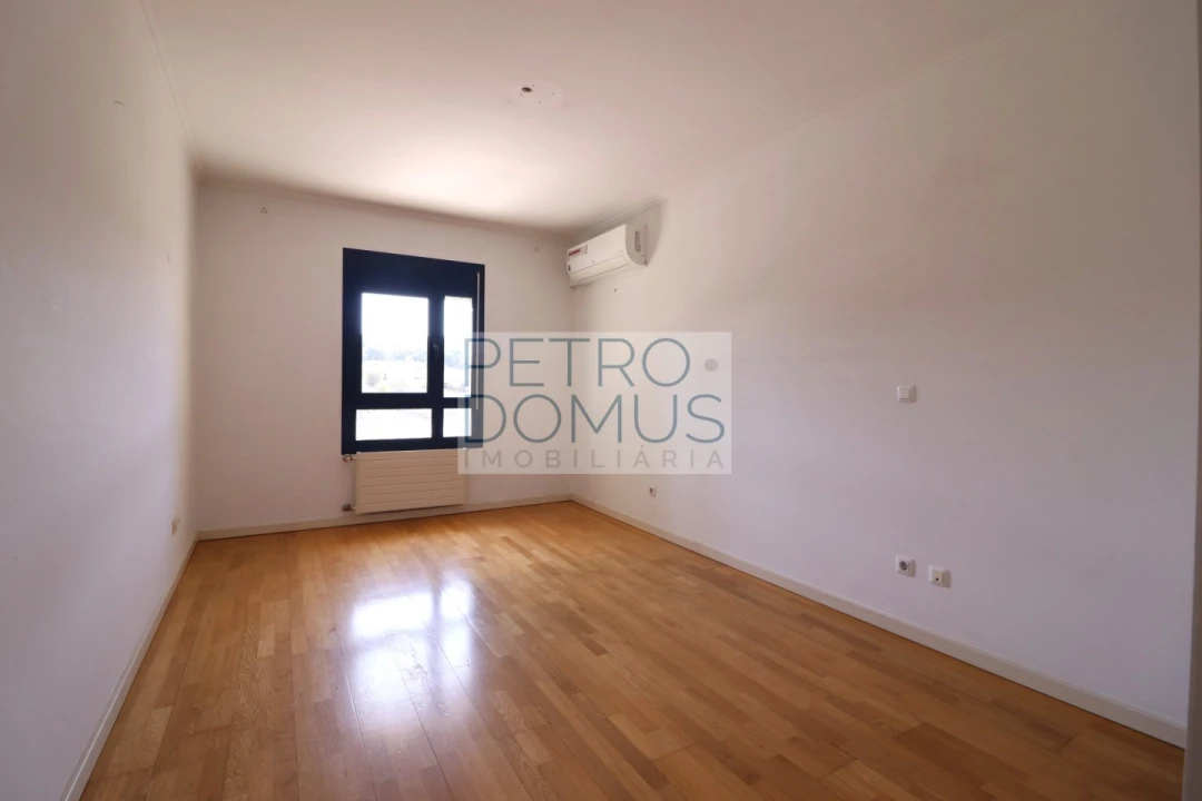 Apartamento T3 para Venda em Campolide Foto 31
