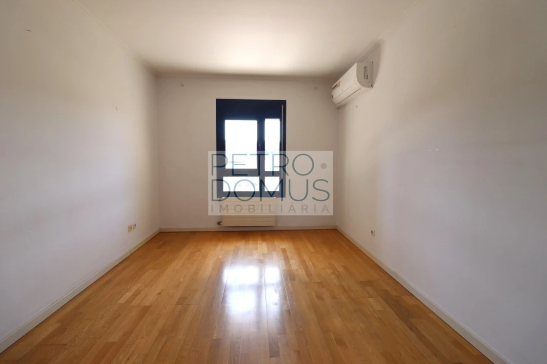 Apartamento T3 para Venda em Campolide Foto 32