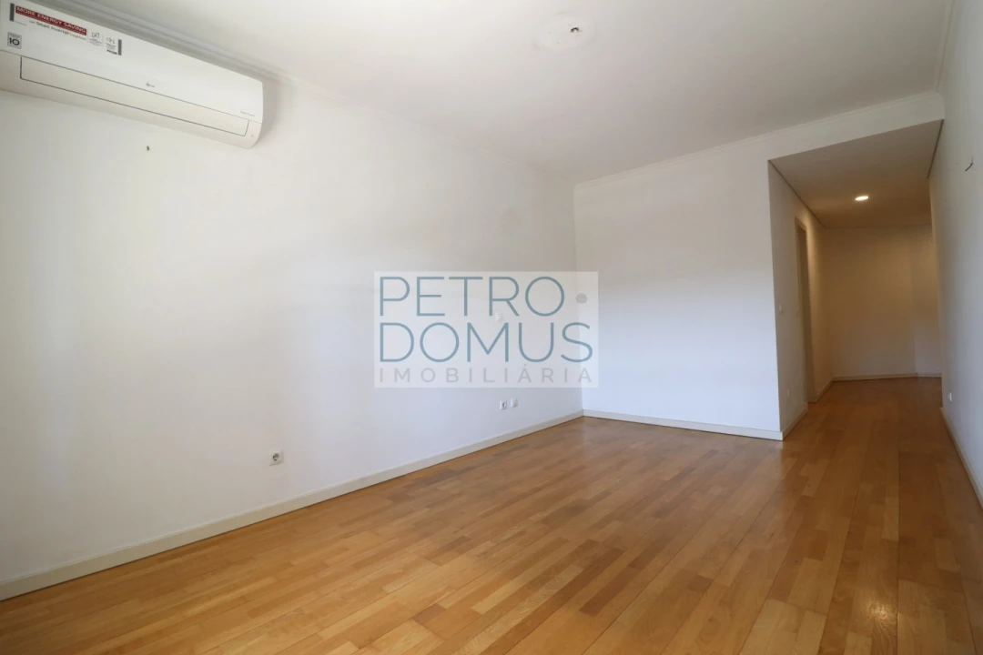 Apartamento T3 para Venda em Campolide Foto 33