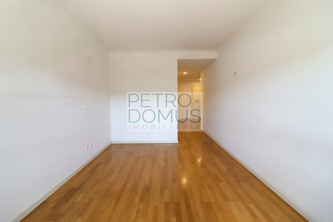 Apartamento T3 para Venda em Campolide Foto 34