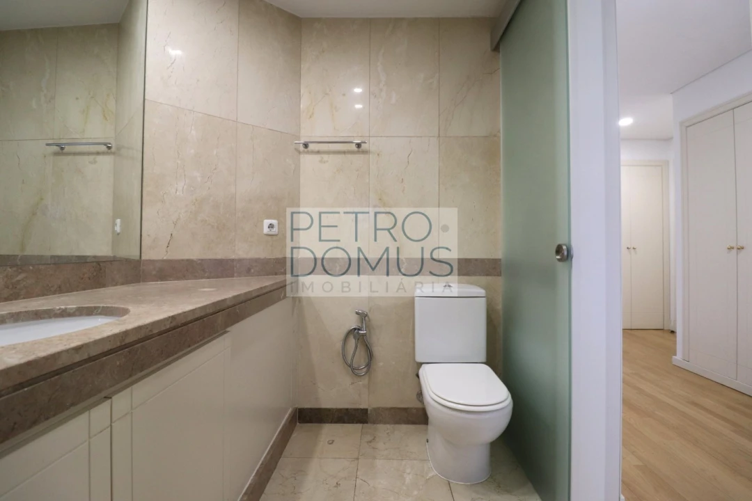 Apartamento T3 para Venda em Campolide Foto 37