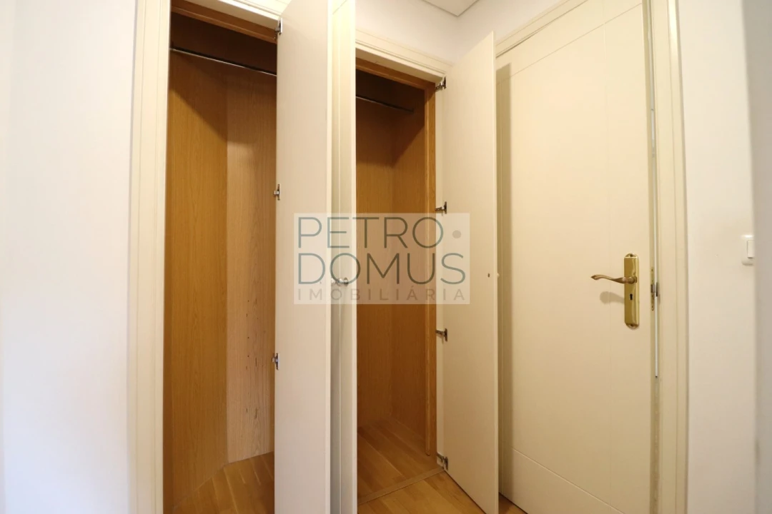 Apartamento T3 para Venda em Campolide Foto 38